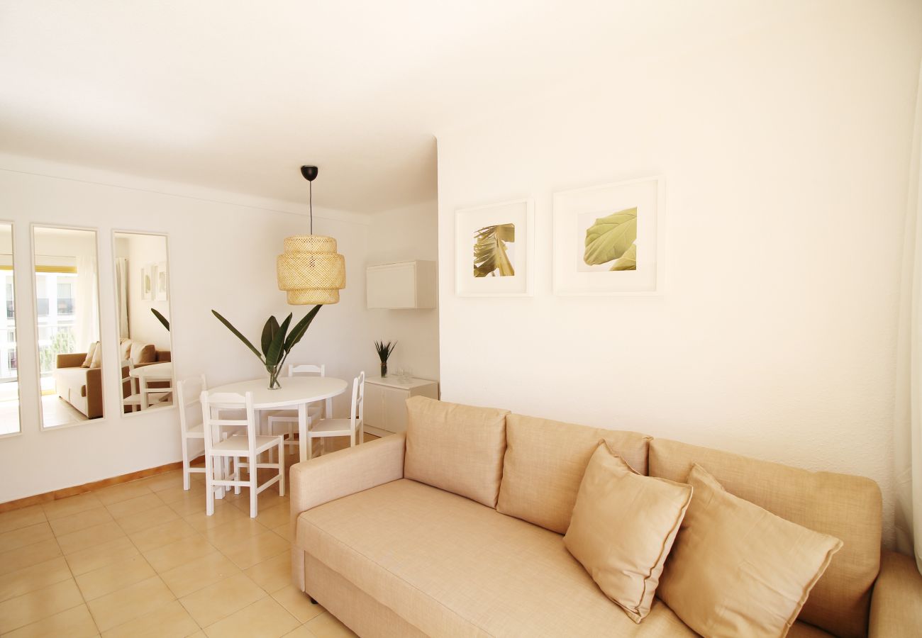 Apartamento en Cambrils - Pins i Mar:Terraza-Frente playa Cambrils-Wifi,A/C,satélite,ropa incluidos