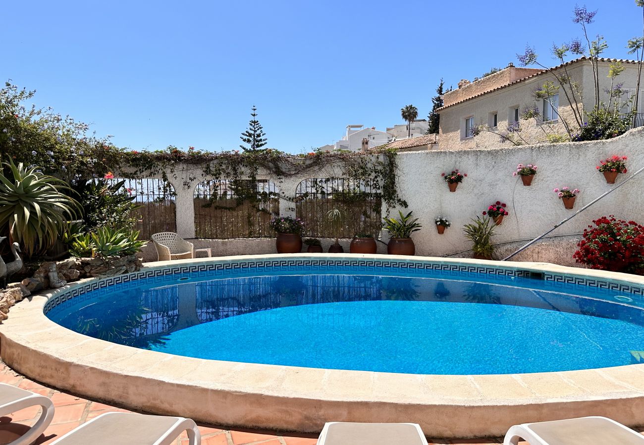 Apartamento en Nerja - Apartamento vacacional con piscina privada