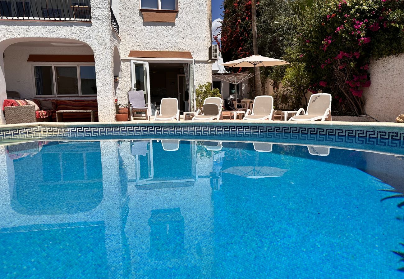 Apartamento en Nerja - Apartamento vacacional con piscina privada