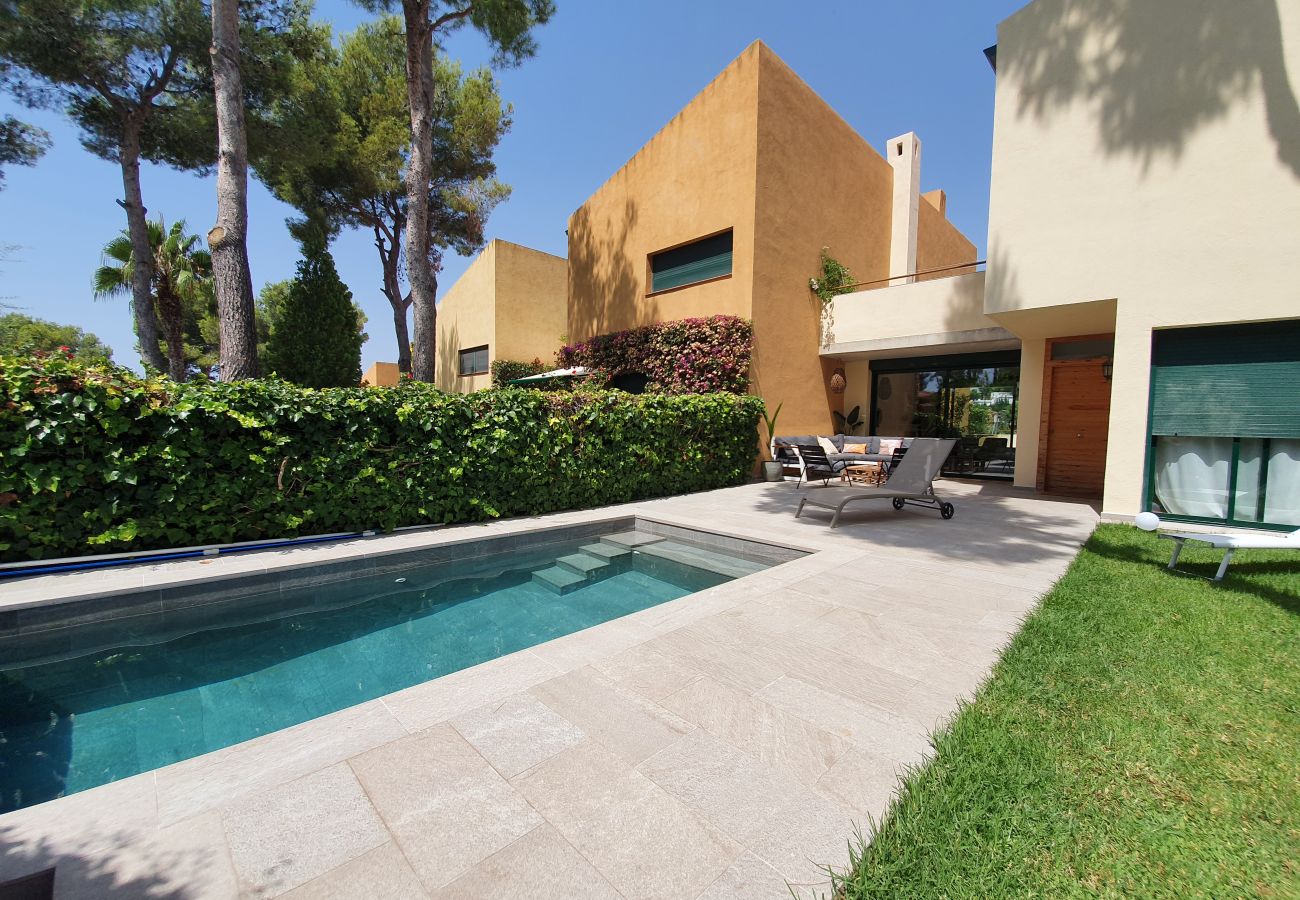Casa adosada en Tarragona - TH122 Villa Moderna con Piscina y Vistas Panorámicas en la Costa Dorada