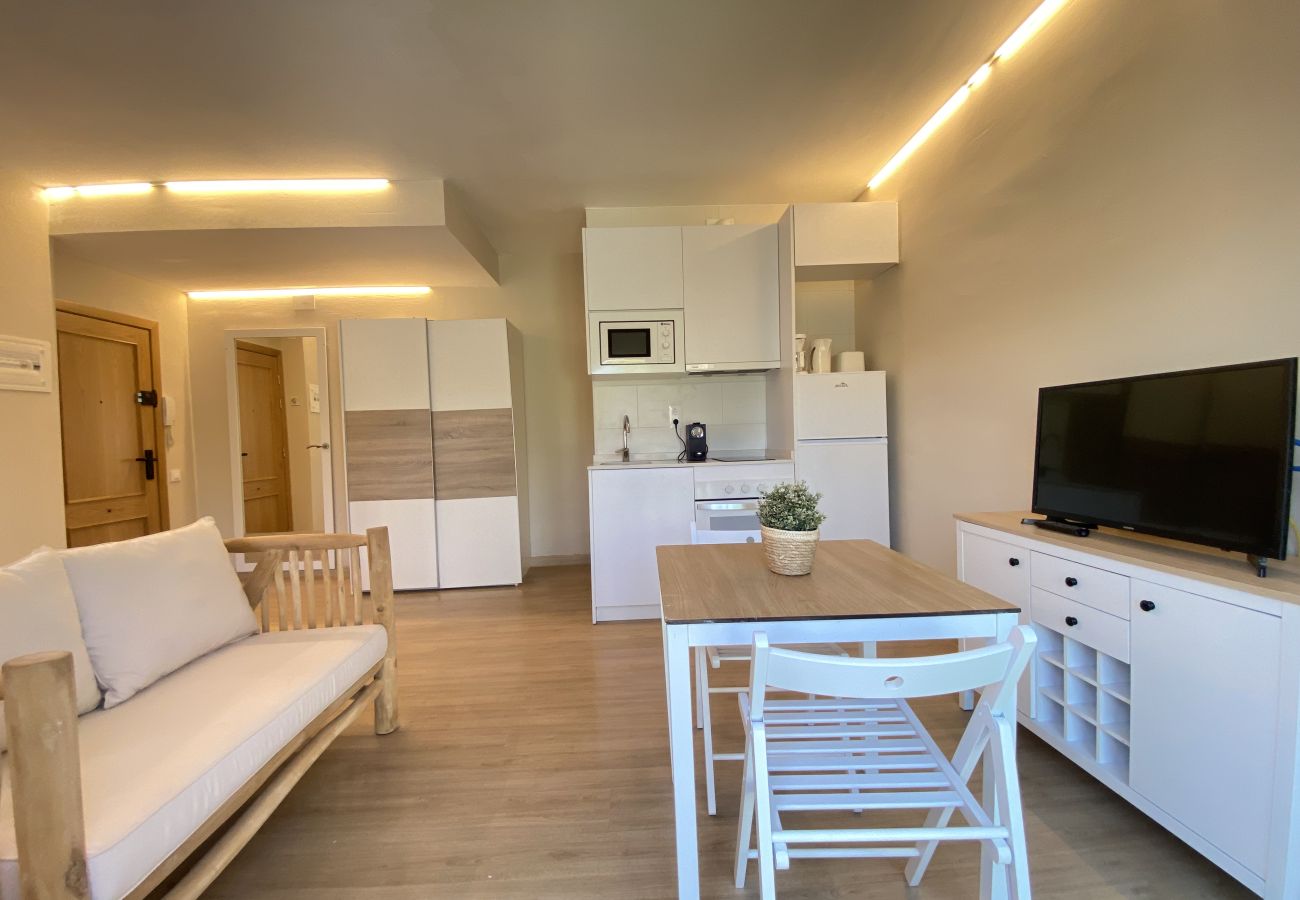 Apartamento en El Vendrell - R126 Apartamento a 30 metros de la playa con terraza y piscina