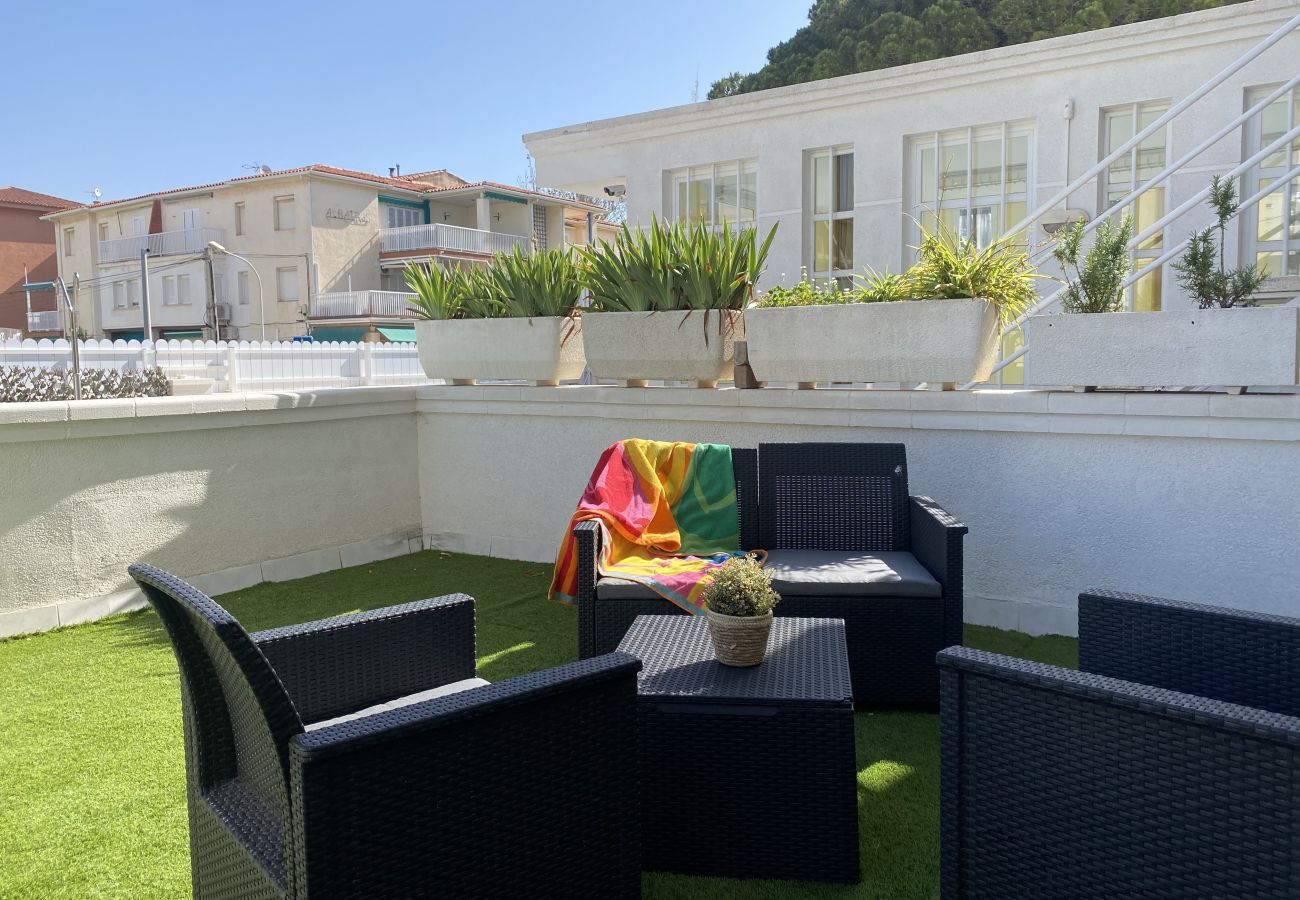 Apartamento en El Vendrell - R126 Apartamento a 30 metros de la playa con terraza y piscina