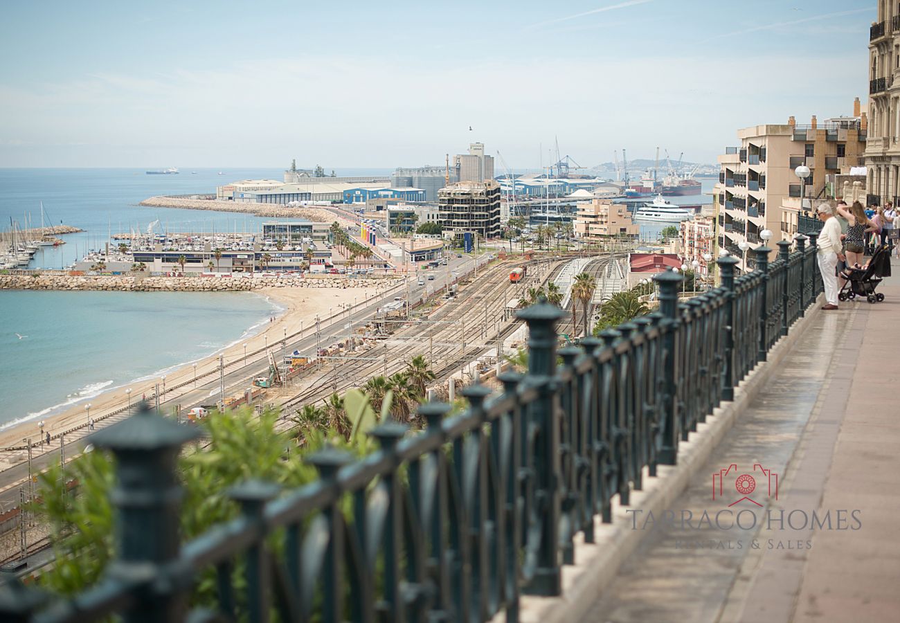 Apartamento en Tarragona -  Alquiler mensual :Encantador Loft con terraza y vistas al mar