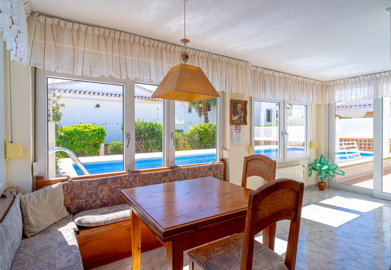 Villa in Nerja - Spacious Villa with private pool and Air Conditioning In Nerja Ref 403