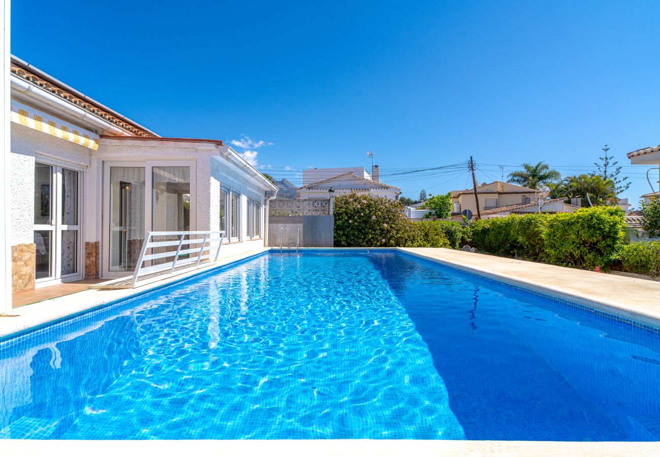 Villa in Nerja - Spacious Villa with private pool and Air Conditioning In Nerja Ref 403