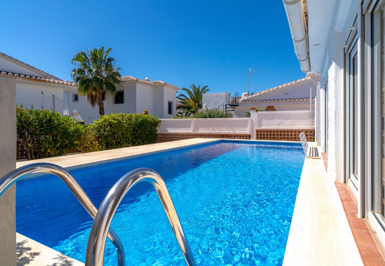 Villa in Nerja - Spacious Villa with private pool and Air Conditioning In Nerja Ref 403