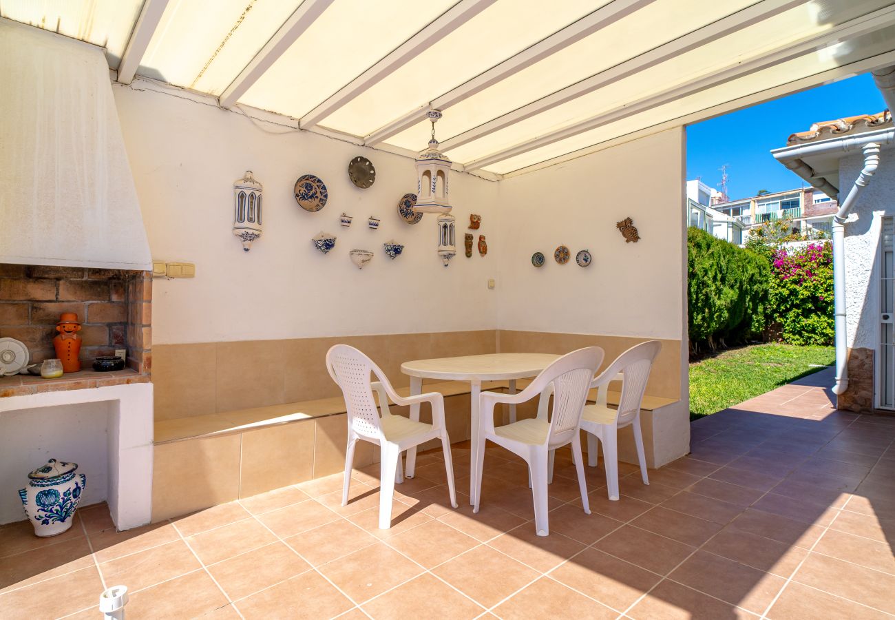 Villa in Nerja - Spacious Villa with private pool and Air Conditioning In Nerja Ref 403