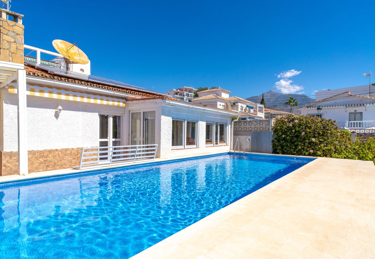 Villa in Nerja - Spacious Villa with private pool and Air Conditioning In Nerja Ref 403