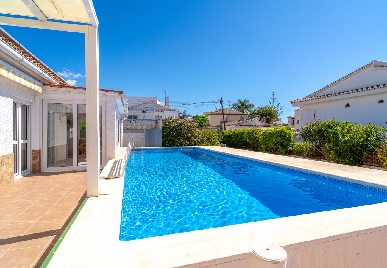 Villa in Nerja - Spacious Villa with private pool and Air Conditioning In Nerja Ref 403