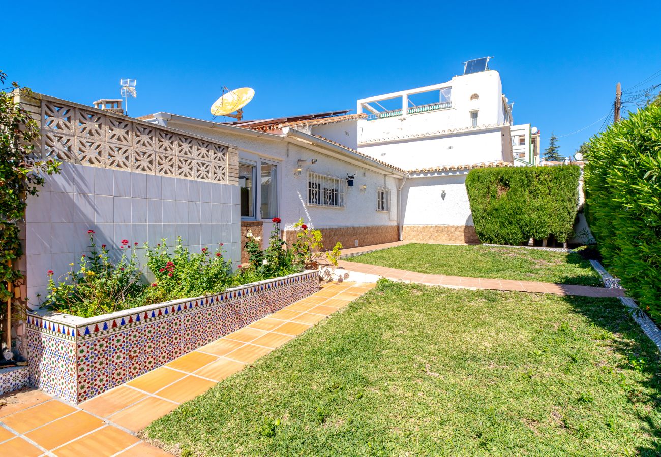 Villa in Nerja - Spacious Villa with private pool and Air Conditioning In Nerja Ref 403