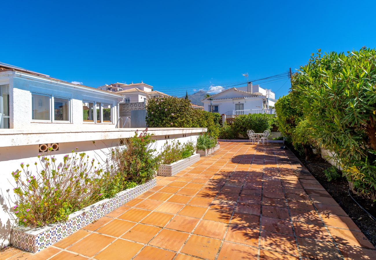 Villa in Nerja - Spacious Villa with private pool and Air Conditioning In Nerja Ref 403