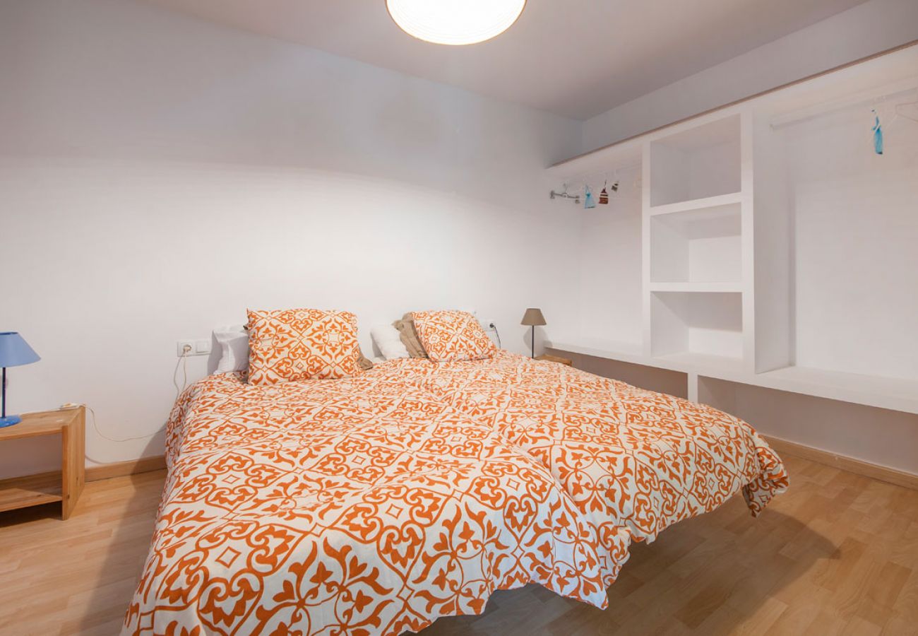 Apartment in Tarragona - TH121 2-Bedroom Apartment with Balcony in Tarragona