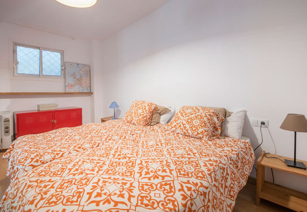Apartment in Tarragona - TH121 2-Bedroom Apartment with Balcony in Tarragona