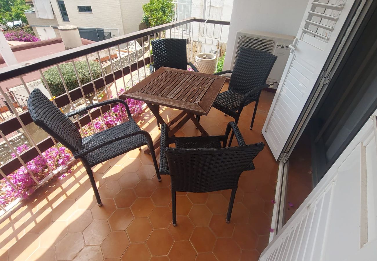 Apartment in Tarragona - TH123 Accommodation with Terrace and Air Conditioning on the Costa Dorada