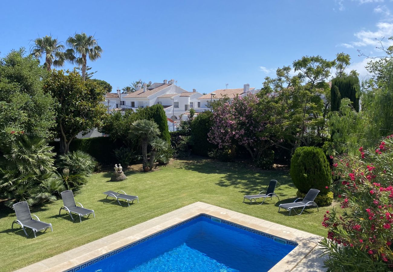 Villa in Cambrils - TH11 Charming Villa with Private Pool – Ideal for Families in  Cambrils