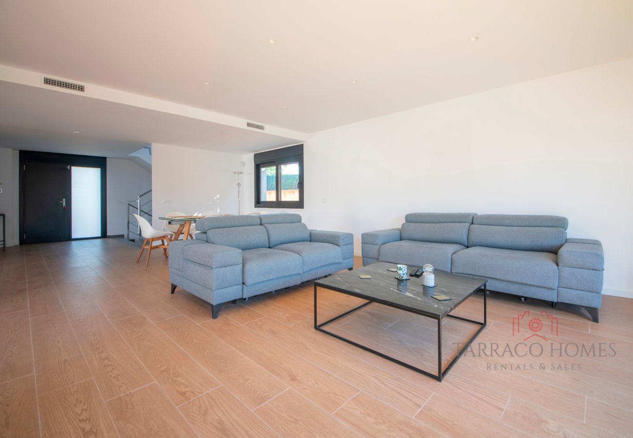 Villa in El Catllar - TH130 Modern house close to Golf Costa Dorada