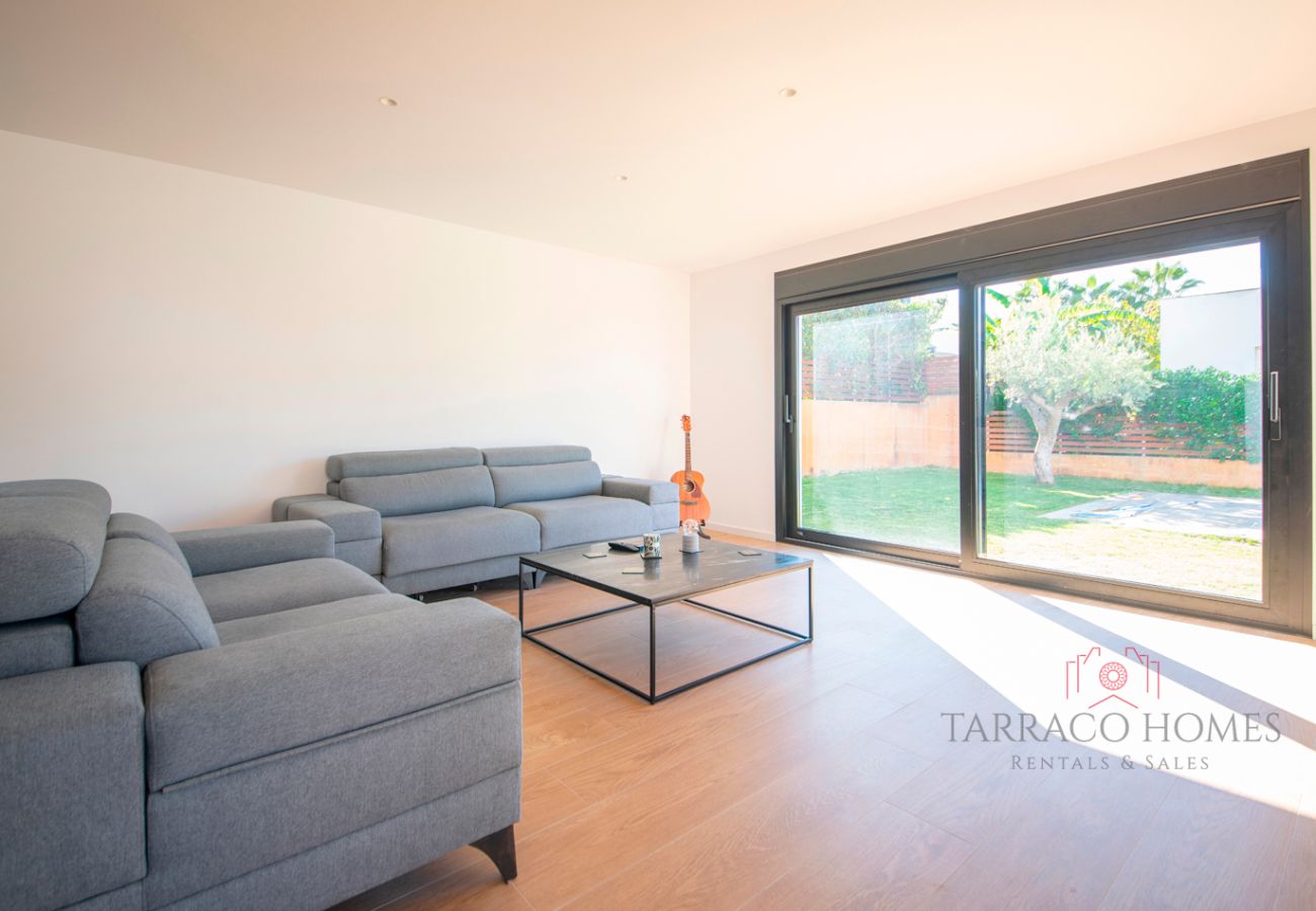 Villa in El Catllar - TH130 Modern house close to Golf Costa Dorada