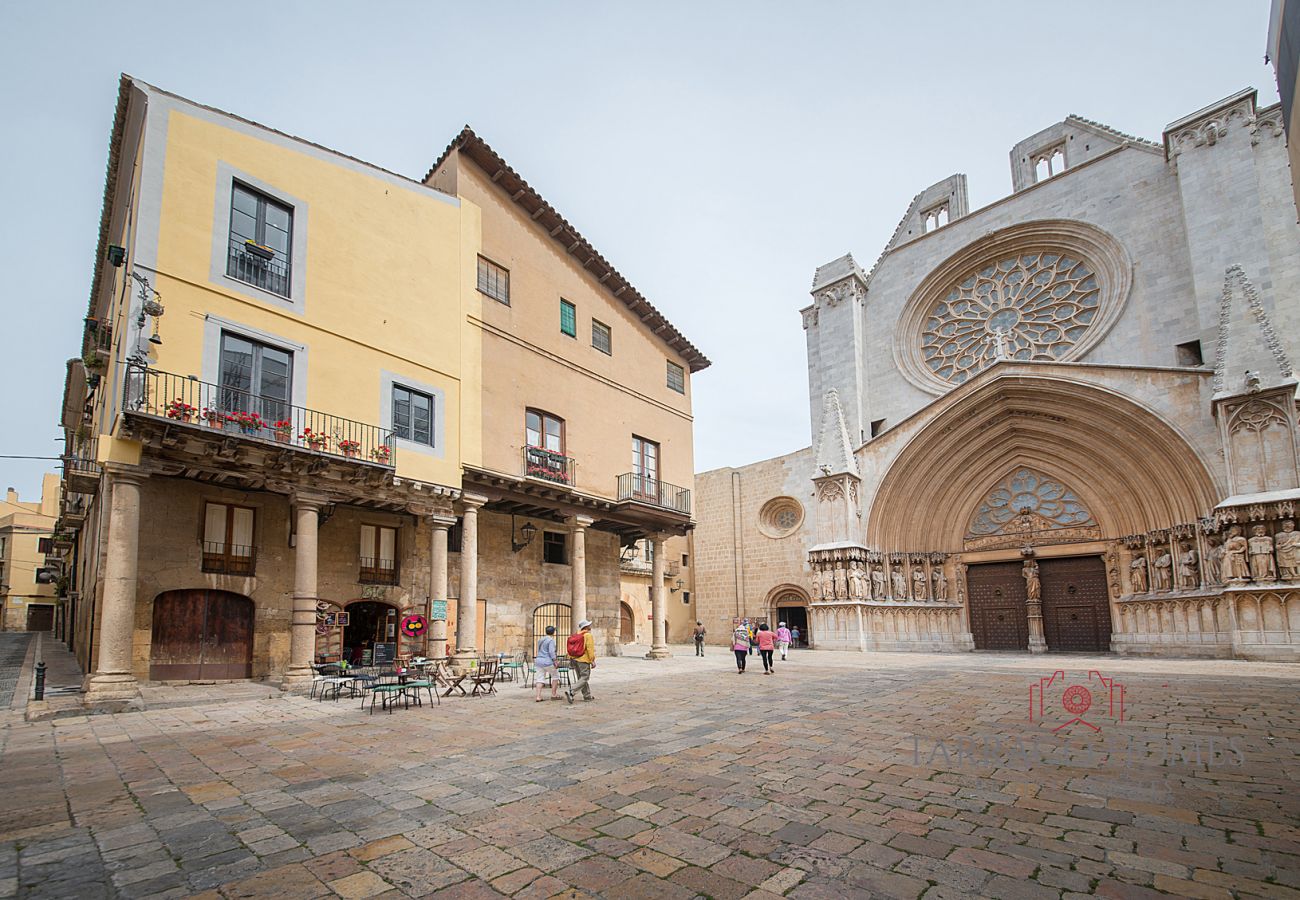 Apartment in Tarragona - TH61 Plaza de la Font Grand Apartment