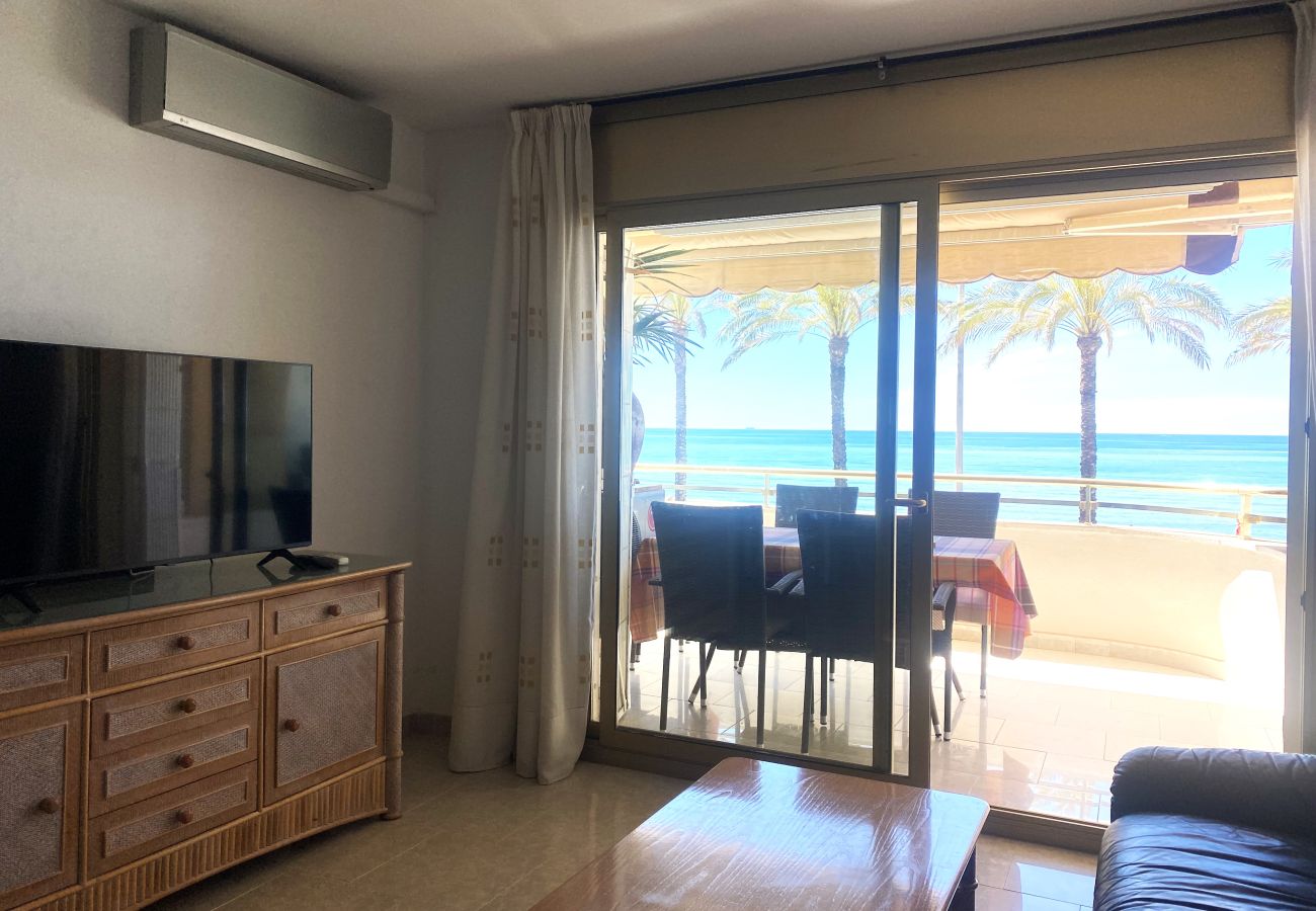 Apartment in Calafell - R151  Beachfront apartment in Calafell 