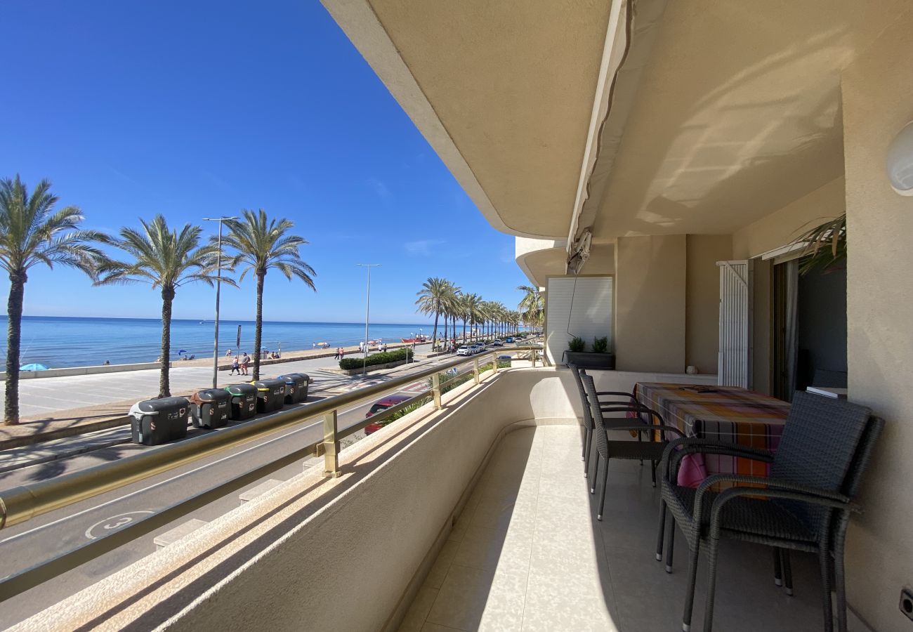 Apartment in Calafell - R151  Beachfront apartment in Calafell 