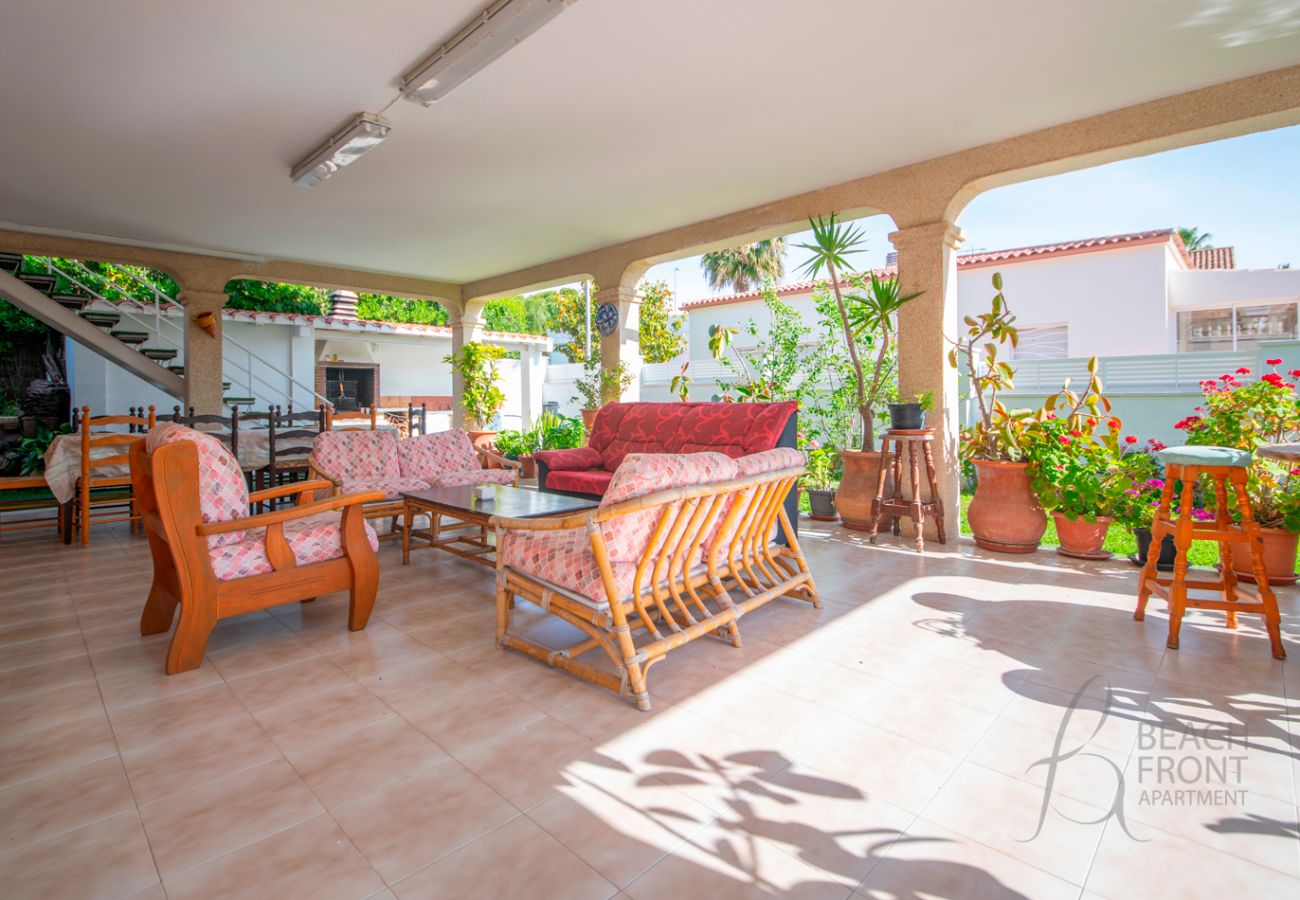 Villa in Coma-Ruga - R153 Spacious Villa with Private Pool and Garden in Comarruga