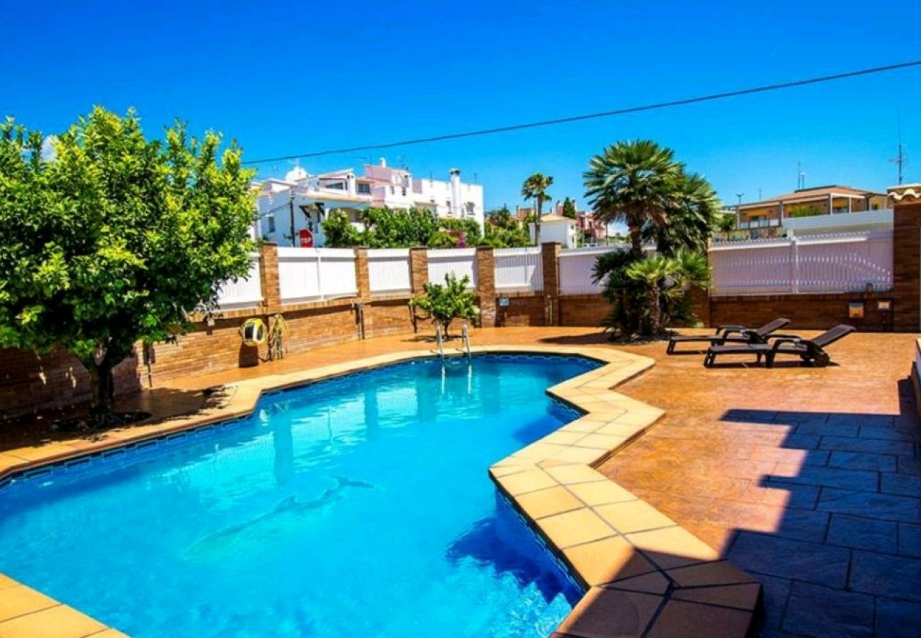Villa à Cunit - R116 Grande maison avec piscine privée à 10 minutes de la plage