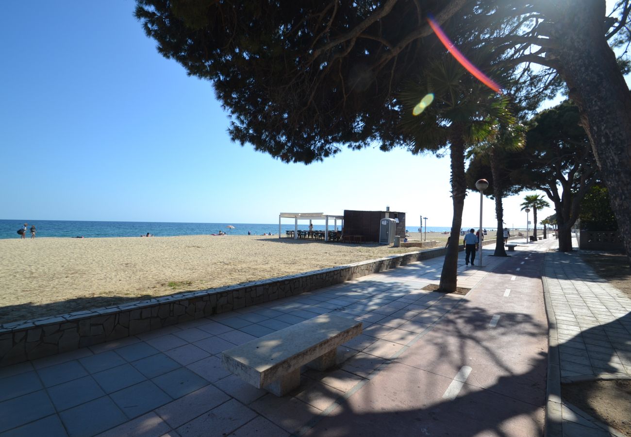 Апартаменты на Камбрильс - Pins i Mar:Terraza-Frente playa Cambrils-Wifi,A/C,satélite,ropa incluidos