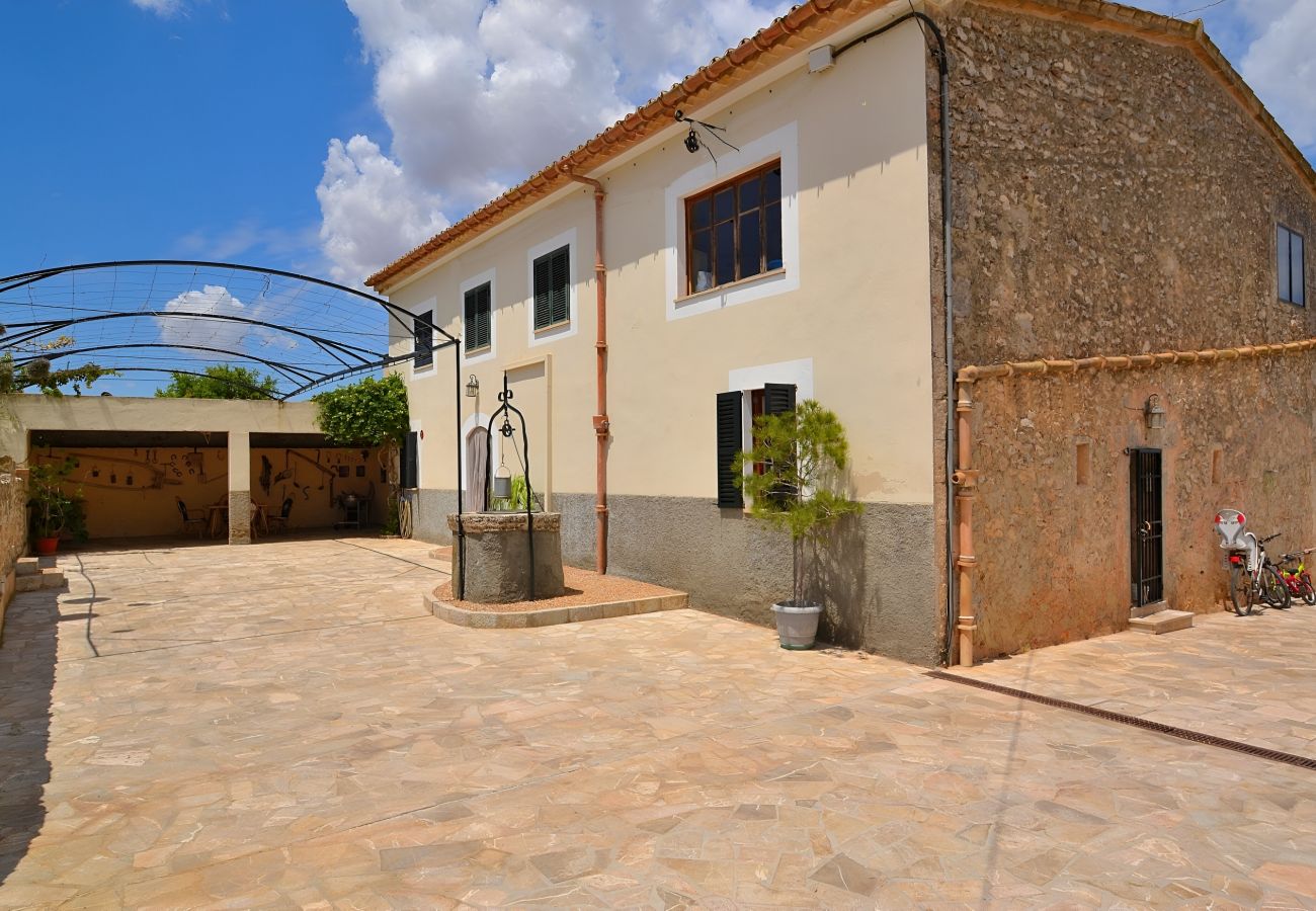 Особняк на Llubi - Sa Vinyota Gran 131 finca tradicional con piscina privada, jardín, aire acondicionado y WiFi