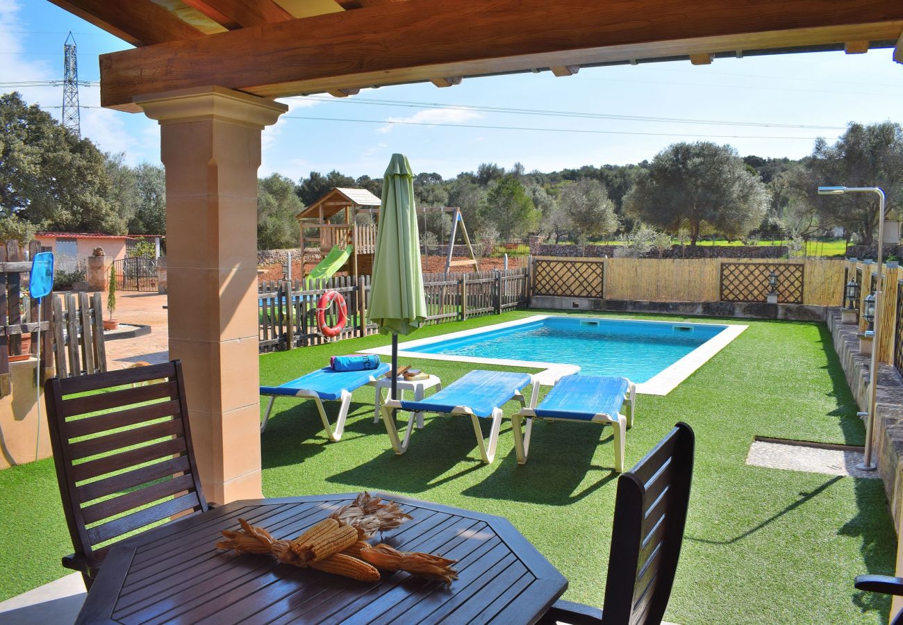 Особняк на Llubi - Son Sitges 139 acogedora finca con piscina privada, zona infantil, terraza y barbacoa