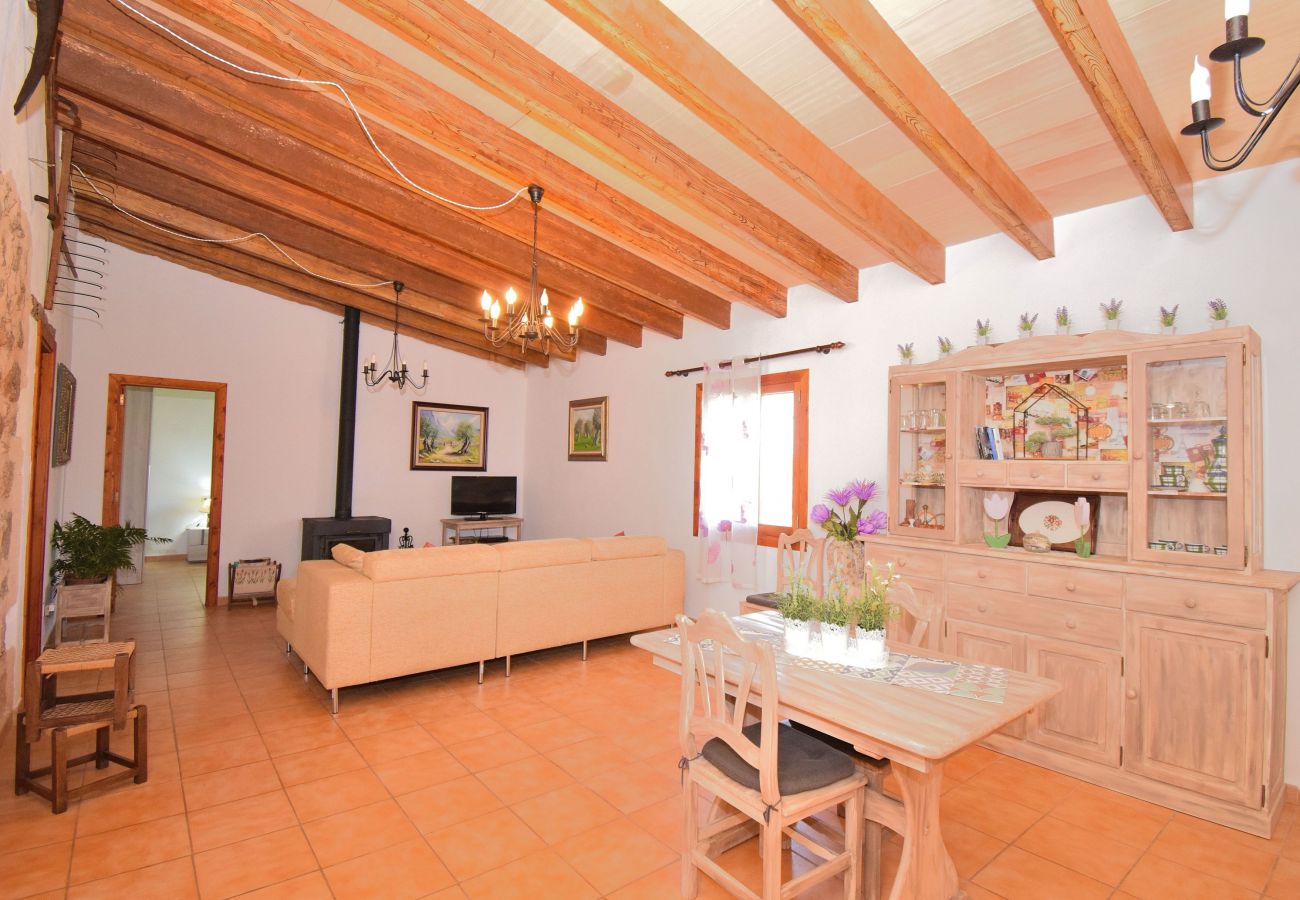 Особняк на Llubi - Son Sitges 139 acogedora finca con piscina privada, zona infantil, terraza y barbacoa