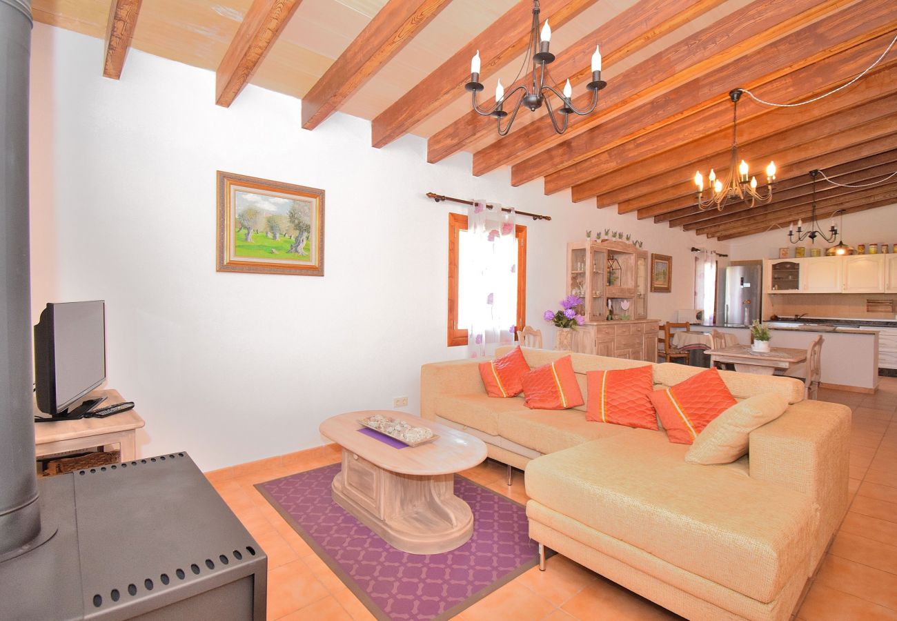 Особняк на Llubi - Son Sitges 139 acogedora finca con piscina privada, zona infantil, terraza y barbacoa