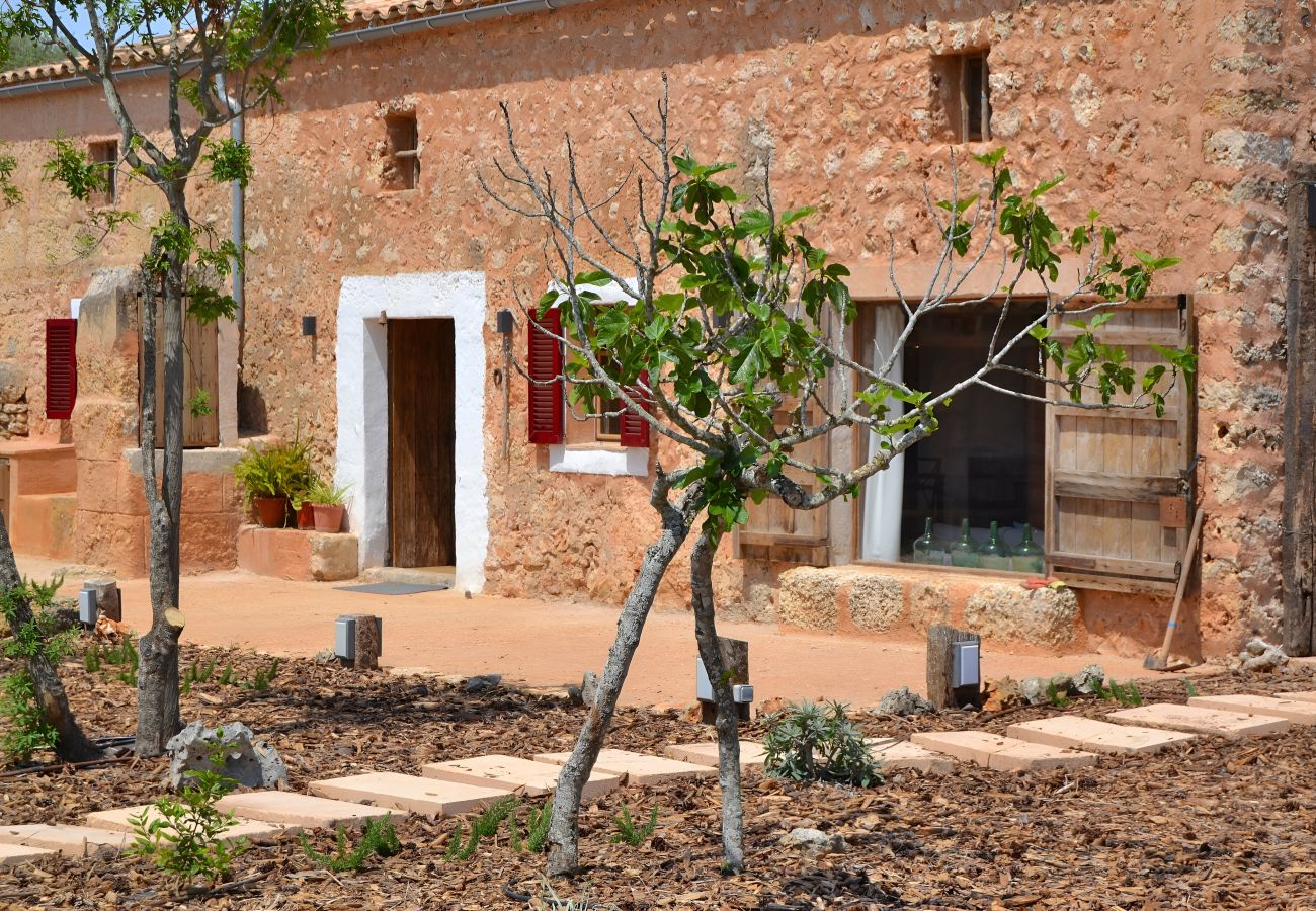 Коттедж на Llubi - Can Cortana 005 fantástica finca con piscina privada, zona infantil, ping pong y aire acondicionado