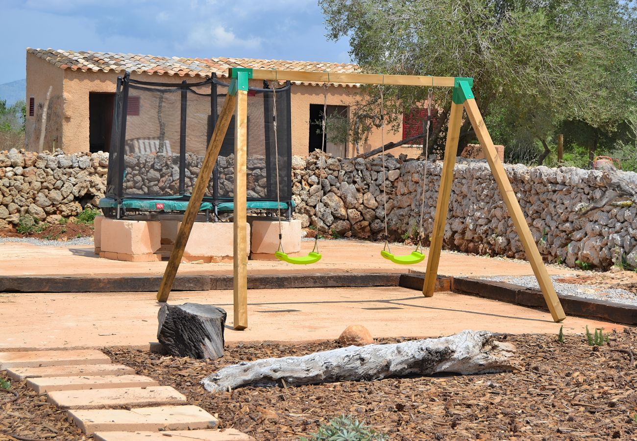 Коттедж на Llubi - Can Cortana 005 fantástica finca con piscina privada, zona infantil, ping pong y aire acondicionado