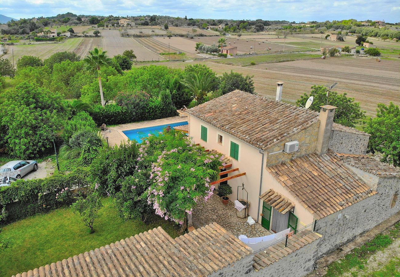 Особняк на Lloret de Vistalegre - Can Blanc 018 finca rústica con piscina privada, aire acondicionado, terraza y barbacoa