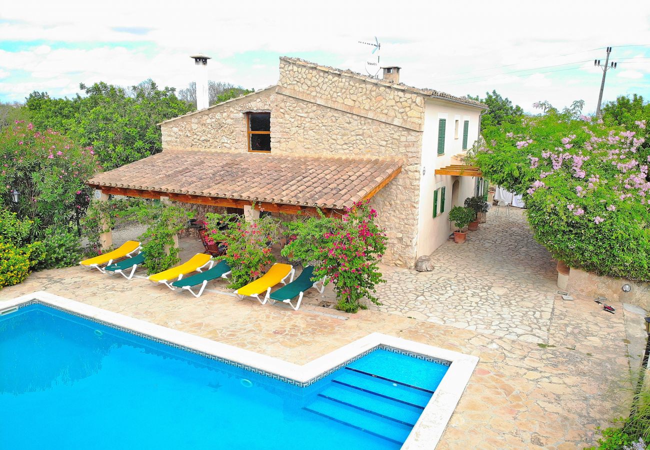 Особняк на Lloret de Vistalegre - Can Blanc 018 finca rústica con piscina privada, aire acondicionado, terraza y barbacoa