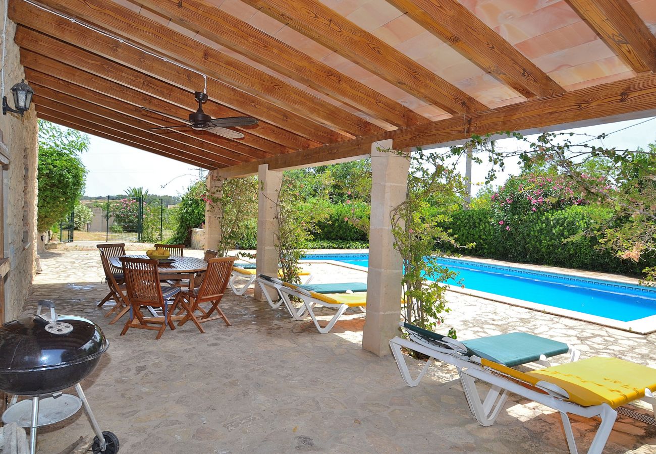 Особняк на Lloret de Vistalegre - Can Blanc 018 finca rústica con piscina privada, aire acondicionado, terraza y barbacoa