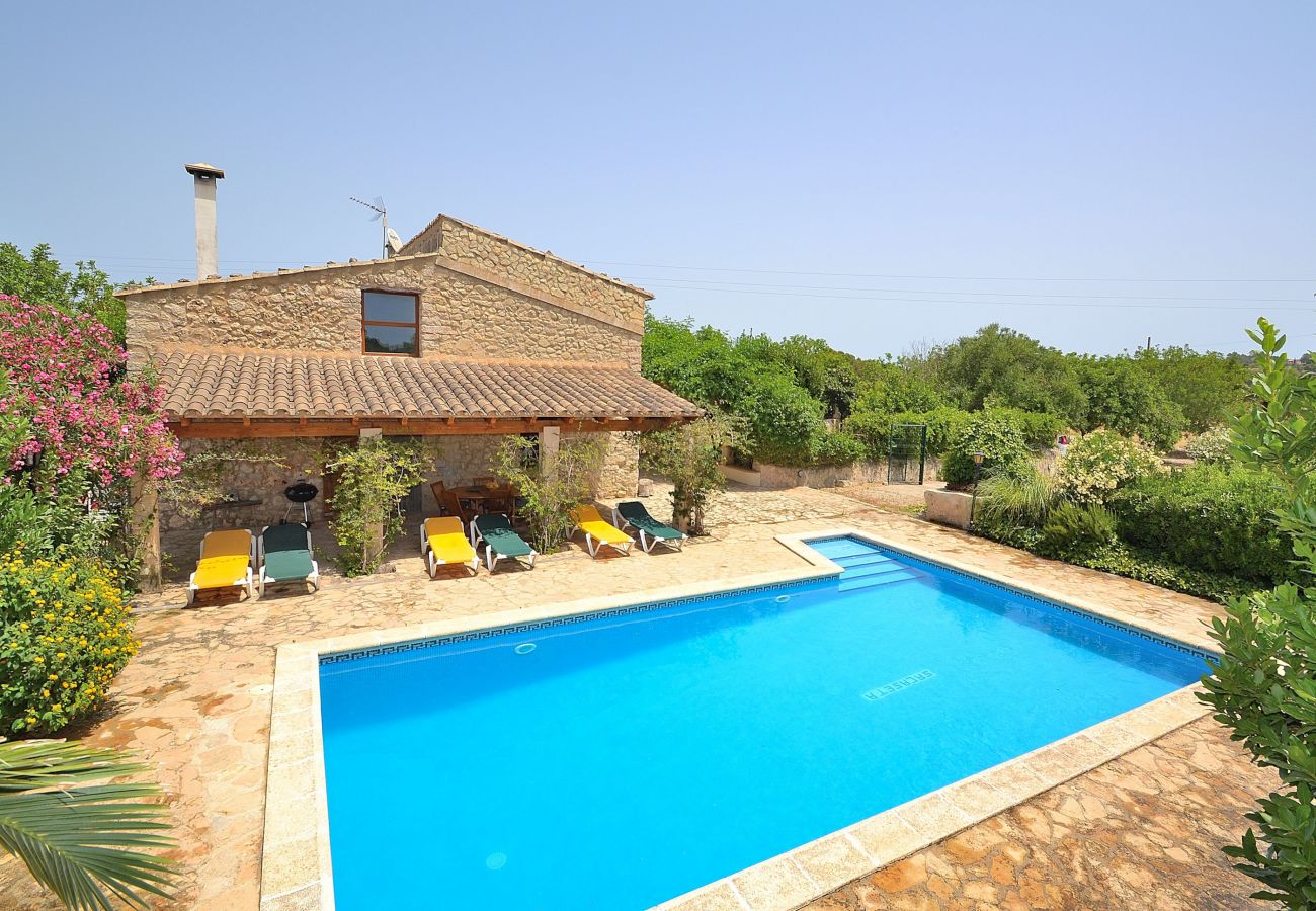 Особняк на Lloret de Vistalegre - Can Blanc 018 finca rústica con piscina privada, aire acondicionado, terraza y barbacoa