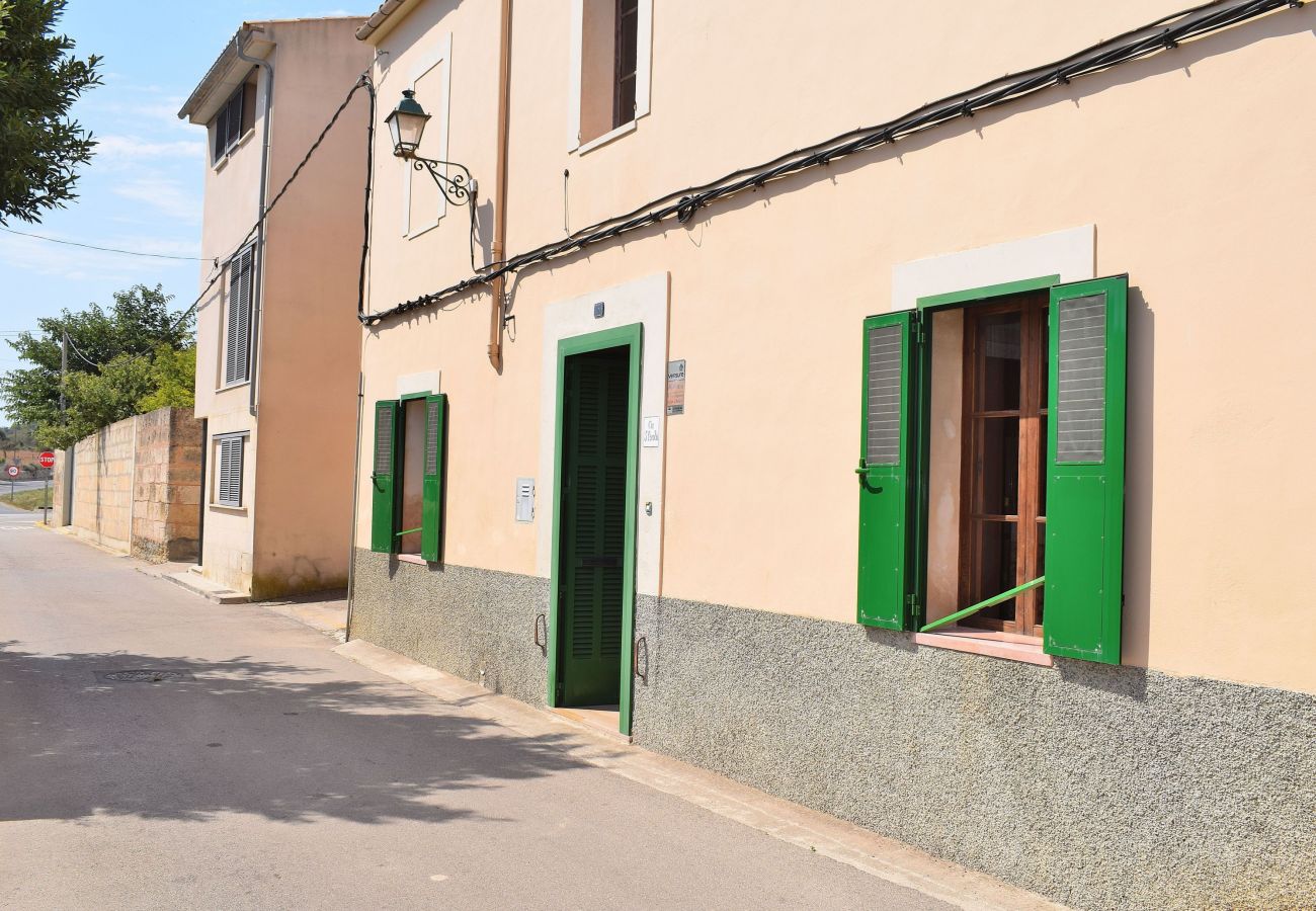 Дом на Sineu - Ca S'Escolà 175 tradicional casa mallorquina con jardín, gran barbacoa y WiFi