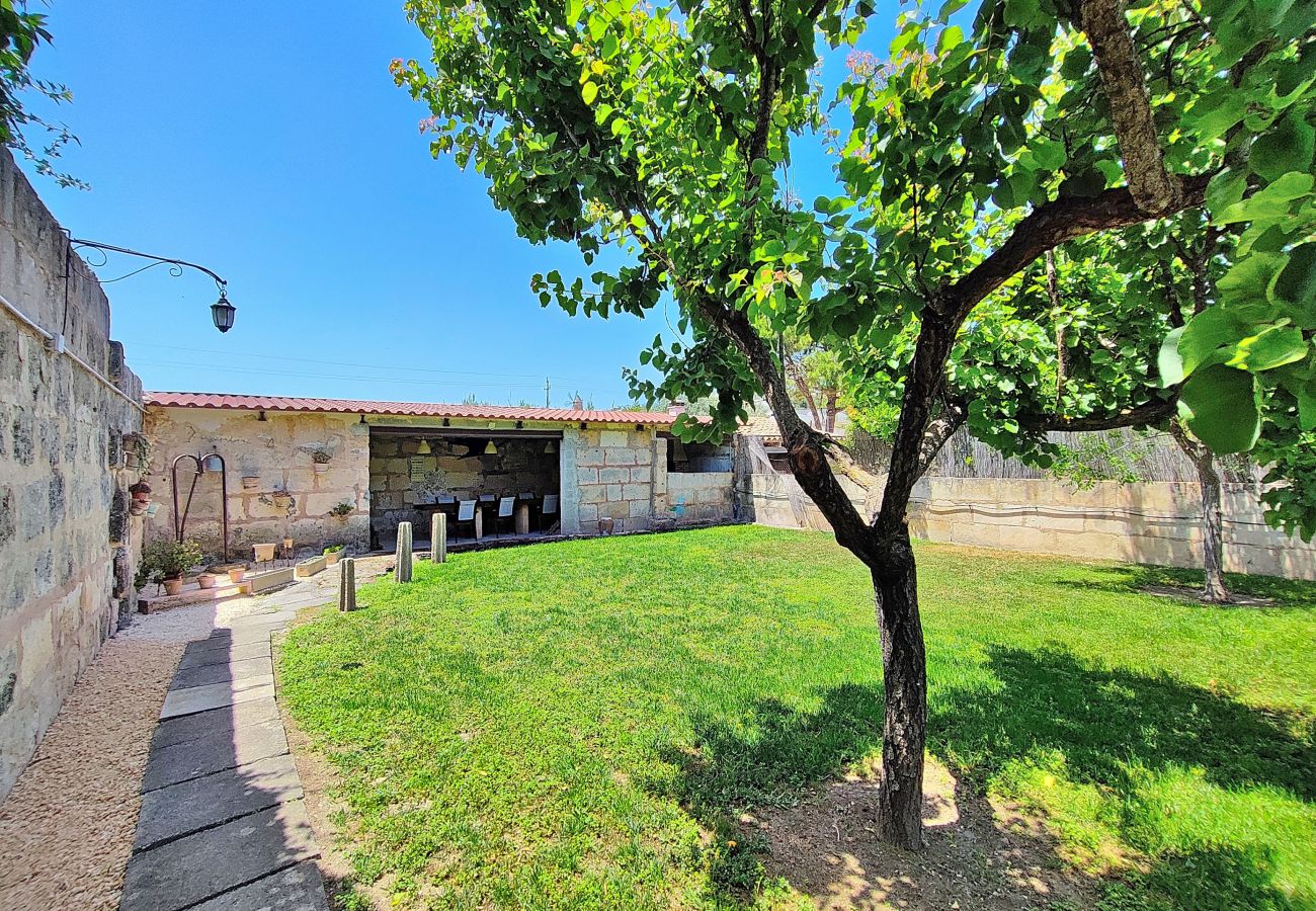 Дом на Sineu - Ca S'Escolà 175 tradicional casa mallorquina con jardín, gran barbacoa y WiFi